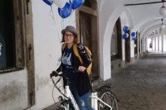 styčná dobrovolnice Renáta na kole od našeho partnera ekolo.cz, foto archiv OHP