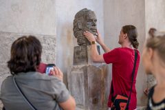 prohlídka pro nevidomé, kostel sv. Anny, Pražská křižovatka, foto Hana Krejbichová