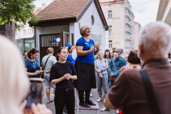 dobrovolnice Markéta jako průvodkyně v Umělecké zahradě, foto: Dušan Vondra