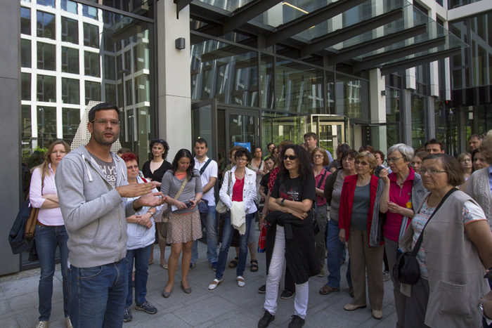 architekt Petr Kučera provádí ve Florentinu, foto Vladimír Lacena