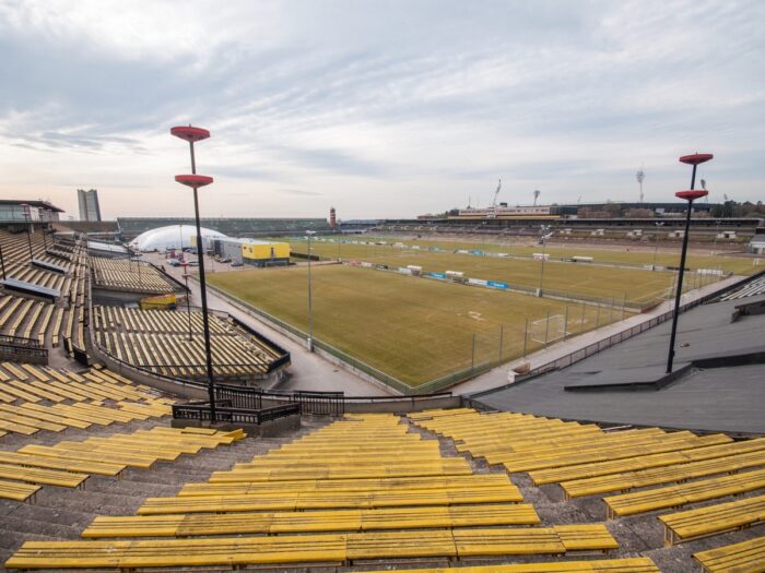 Pohled z tribuny Velkého Strahovského stadionu