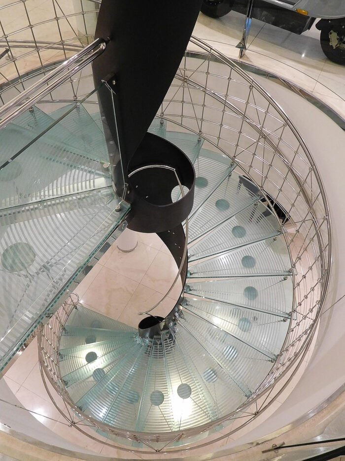 Hotel Juliš – schodiště od Evy Jiřičné, foto: Jiří Matějíček, Wikicommons